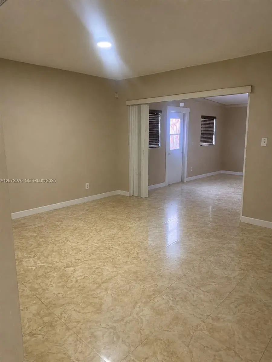 19727 NW 84 TH PL, Hialeah FL 33015