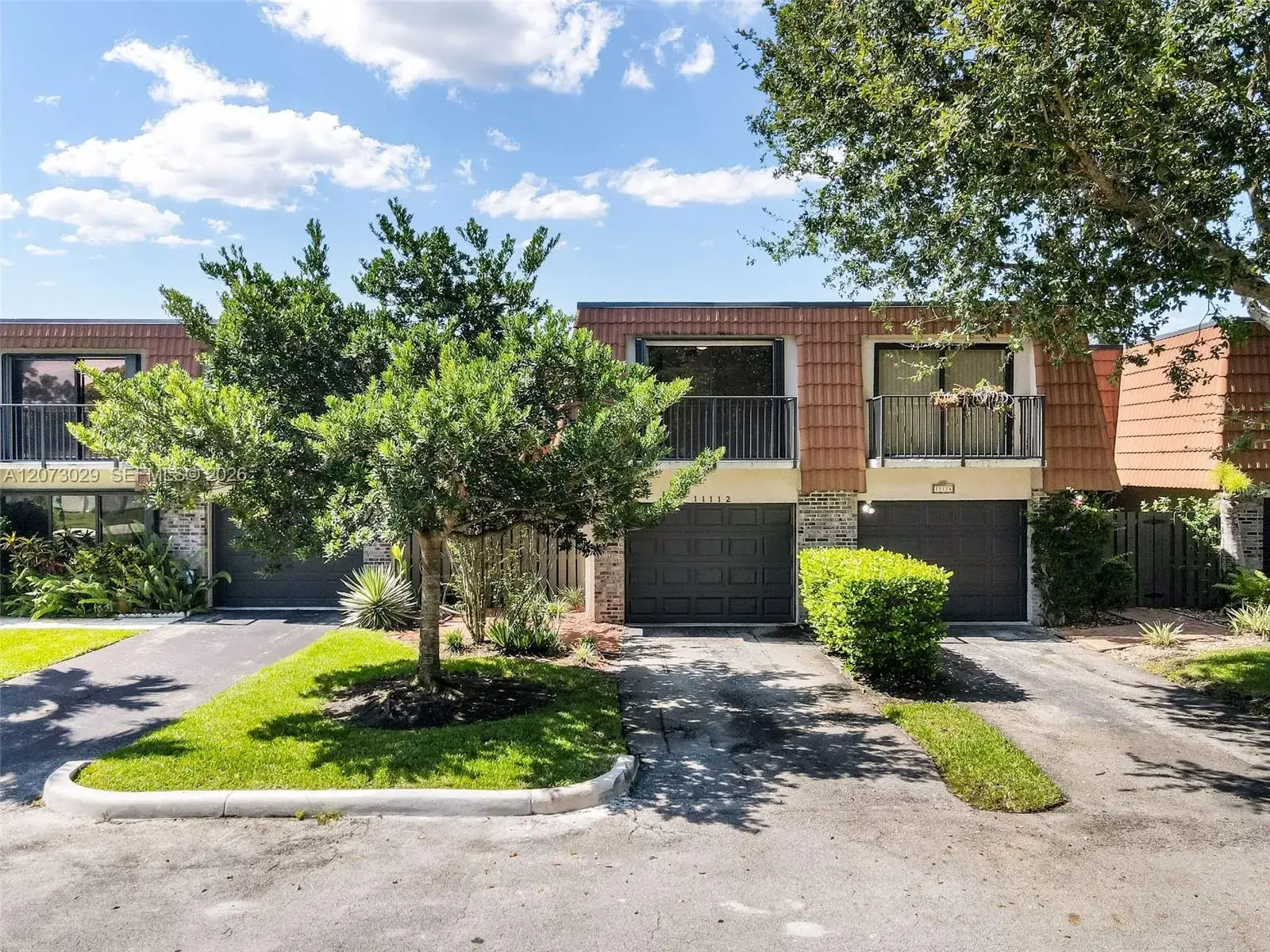 11112 N Harmony Lake Cir, Davie FL 33324