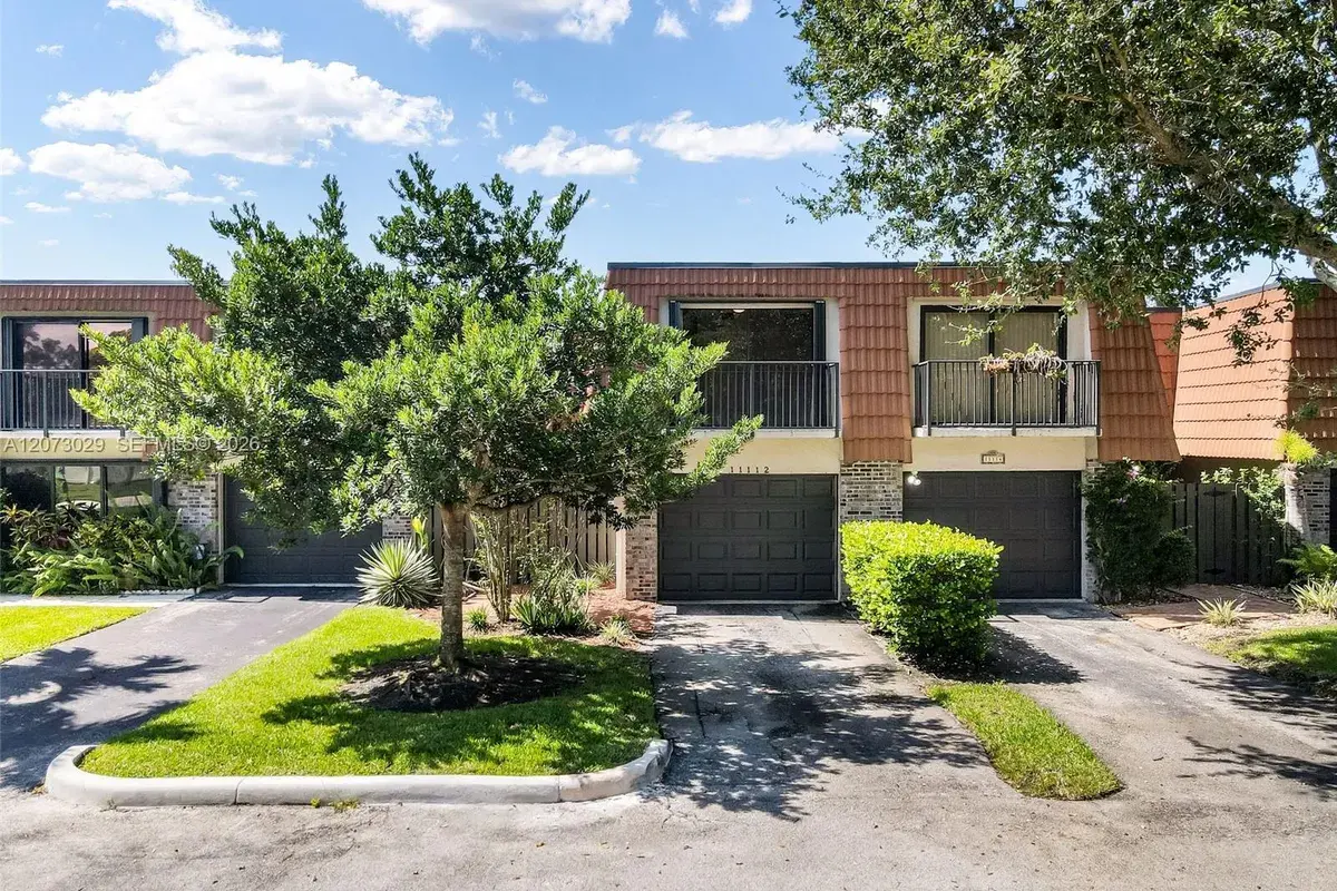 11112 N Harmony Lake Cir, Davie FL 33324