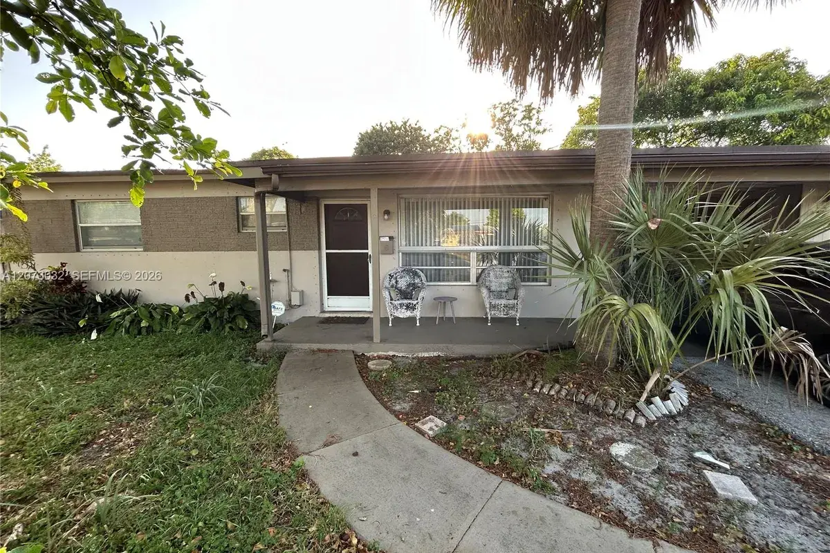 571 SW 29th Ter, Fort Lauderdale FL 33312