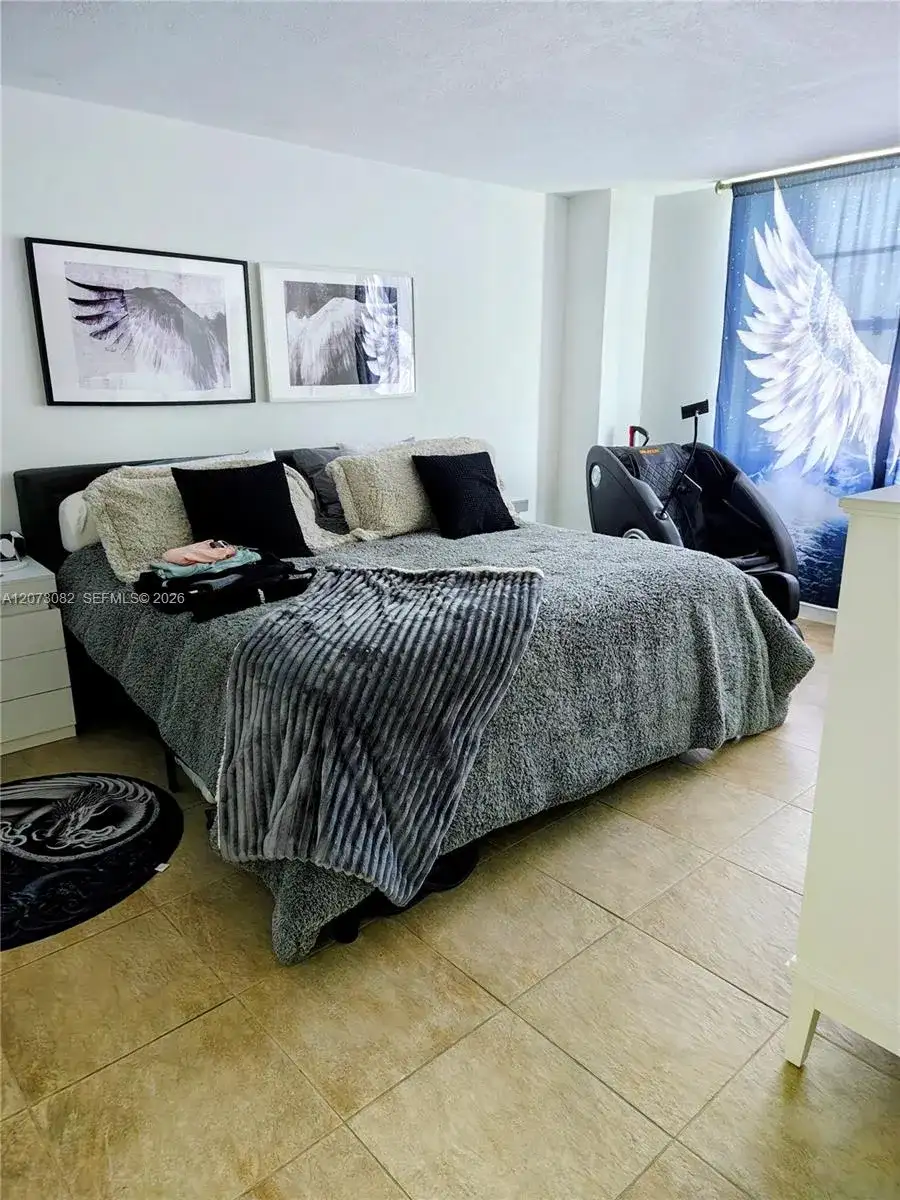 2333 Brickell Ave # 2814, Miami FL 33129 photo 2