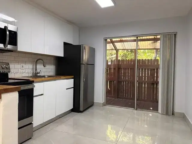 42 SE 10th Ter # 3, Dania Beach FL 33004 photo 4