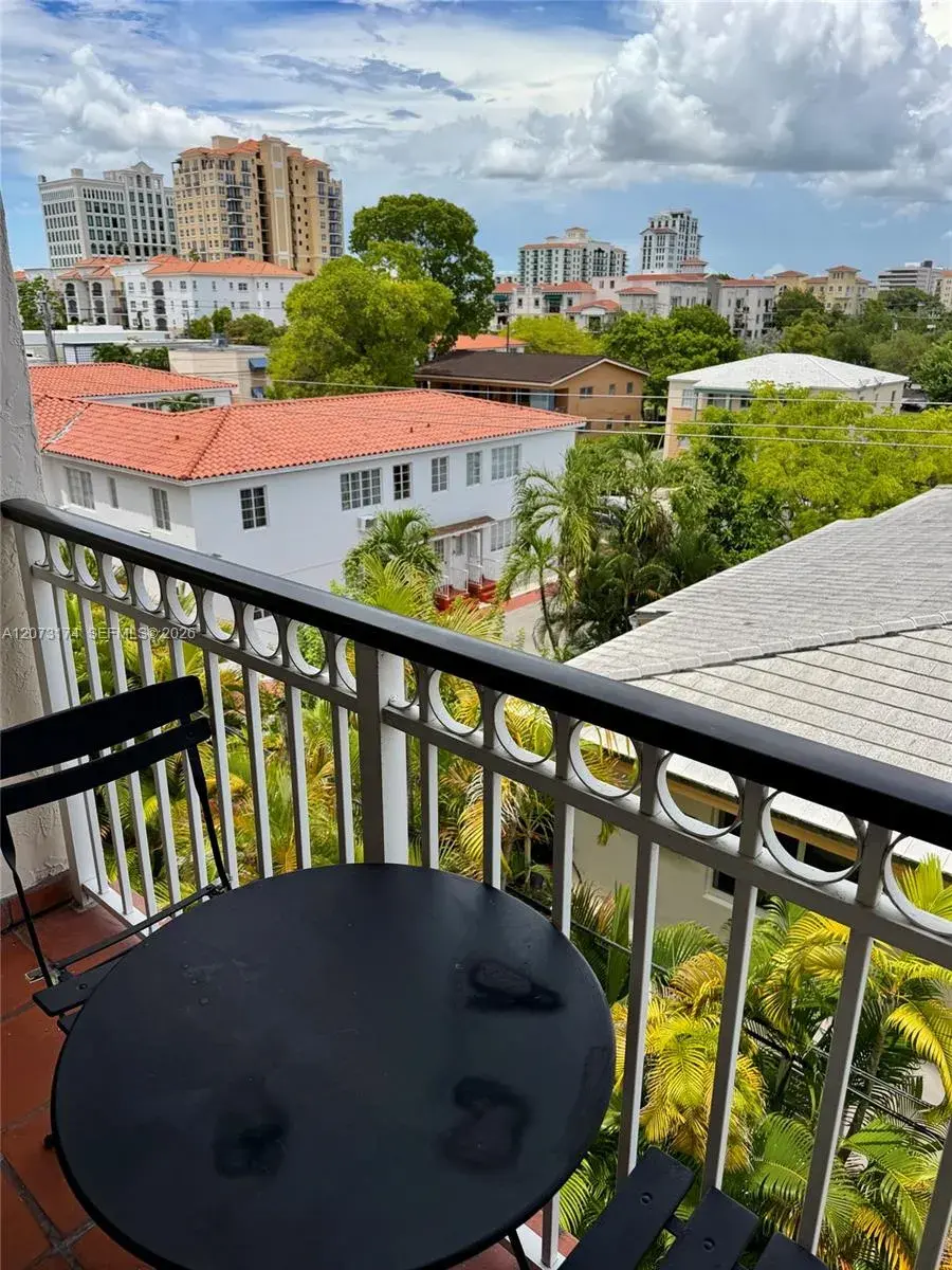 37 Majorca Ave # 402, Coral Gables FL 33134