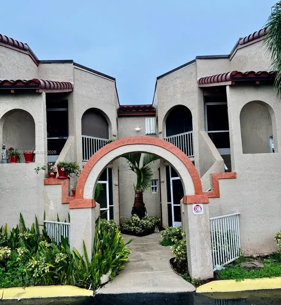 333 SW 86th Ave # 104, Pembroke Pines FL 33025