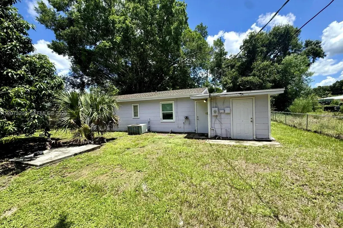 346 Muskegon Ave, Fort Myers FL 33905