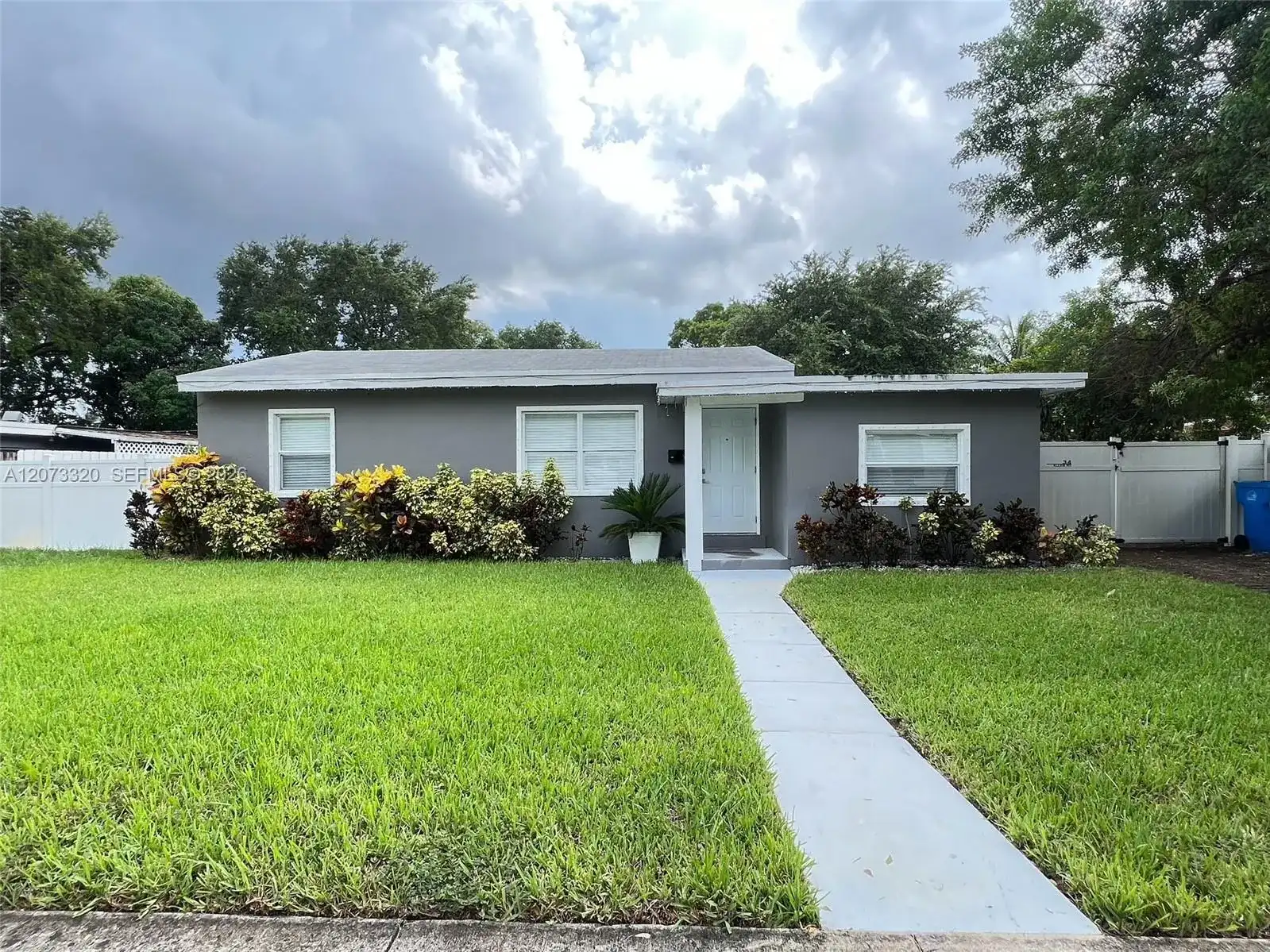 34 Allen Rd, West Park FL 33023