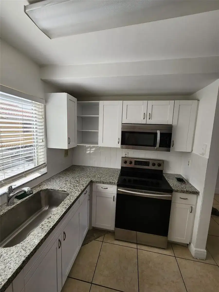 2770 W 61st Pl # 202, Hialeah FL 33016 photo 2