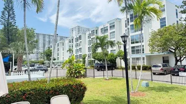 17560 Atlantic Blvd # 405, Sunny Isles Beach FL 33160