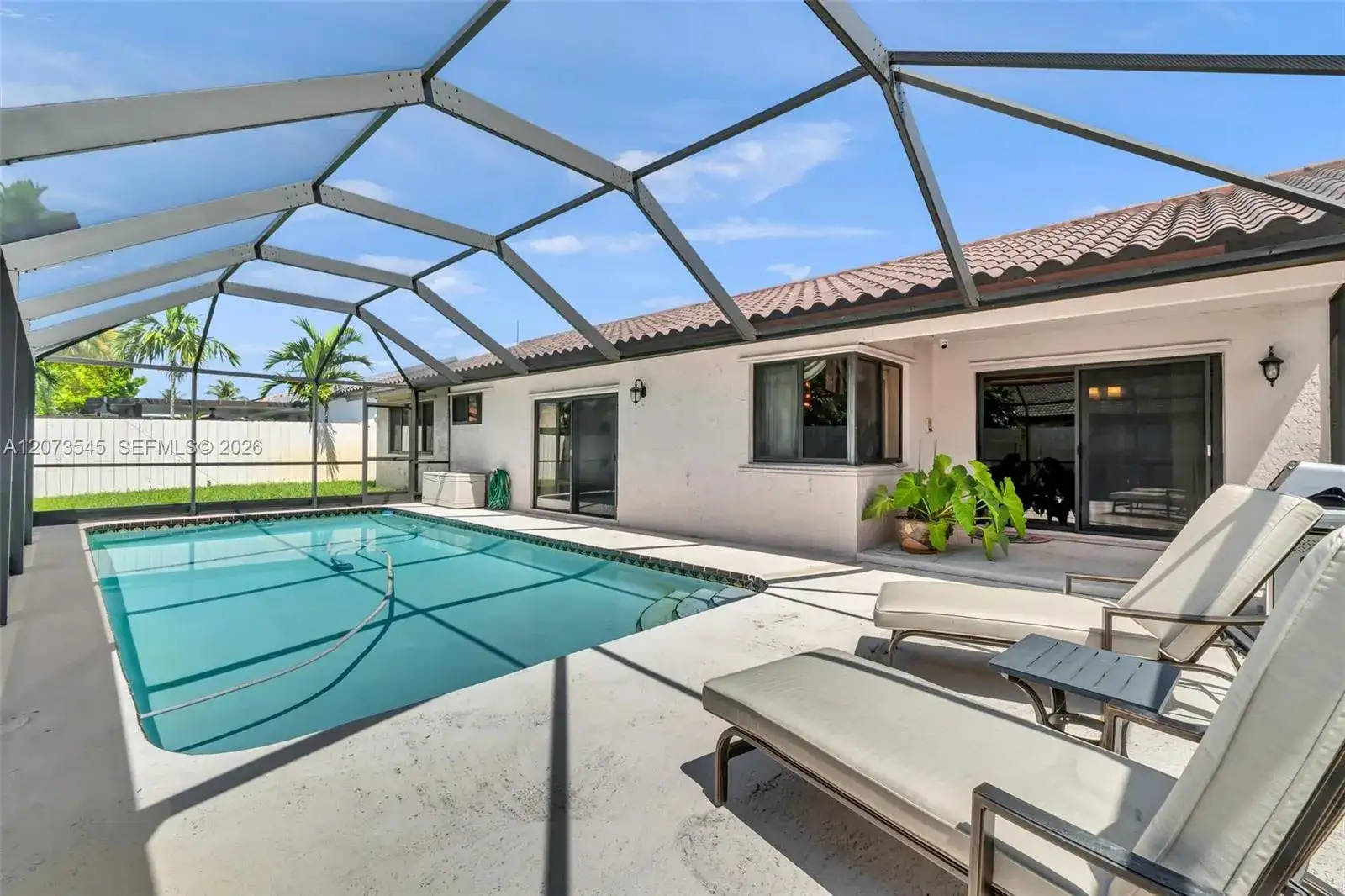 6302 NW 201st Ter, Hialeah FL 33015 photo 2