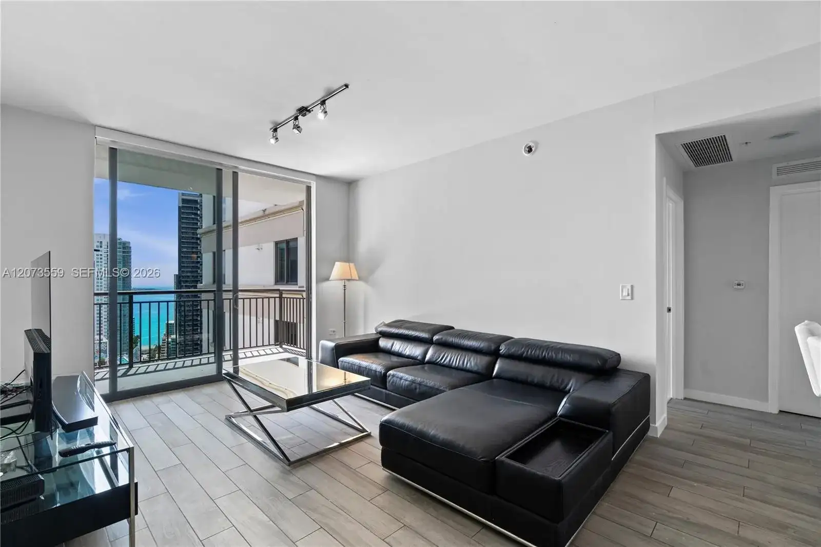 999 SW 1st Ave # 3307, Miami FL 33130 photo 2