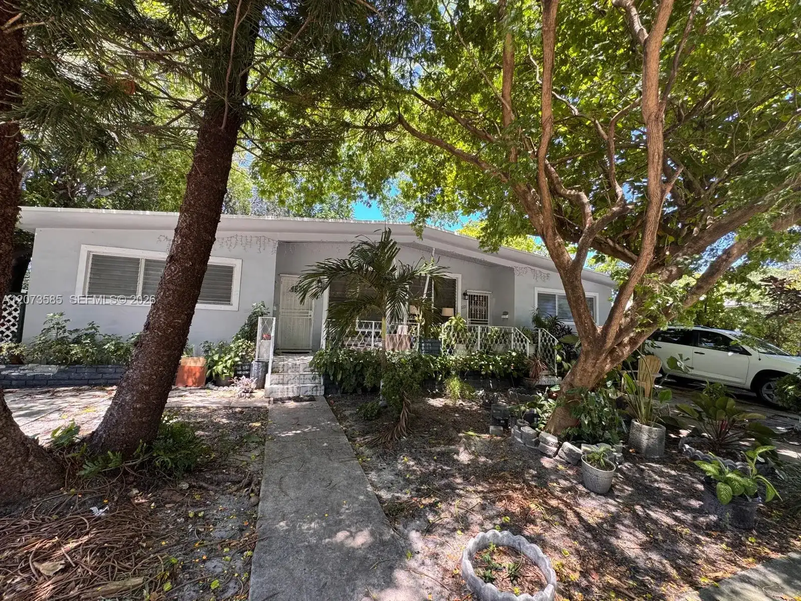 1221 NW 50th St, Miami FL 33142