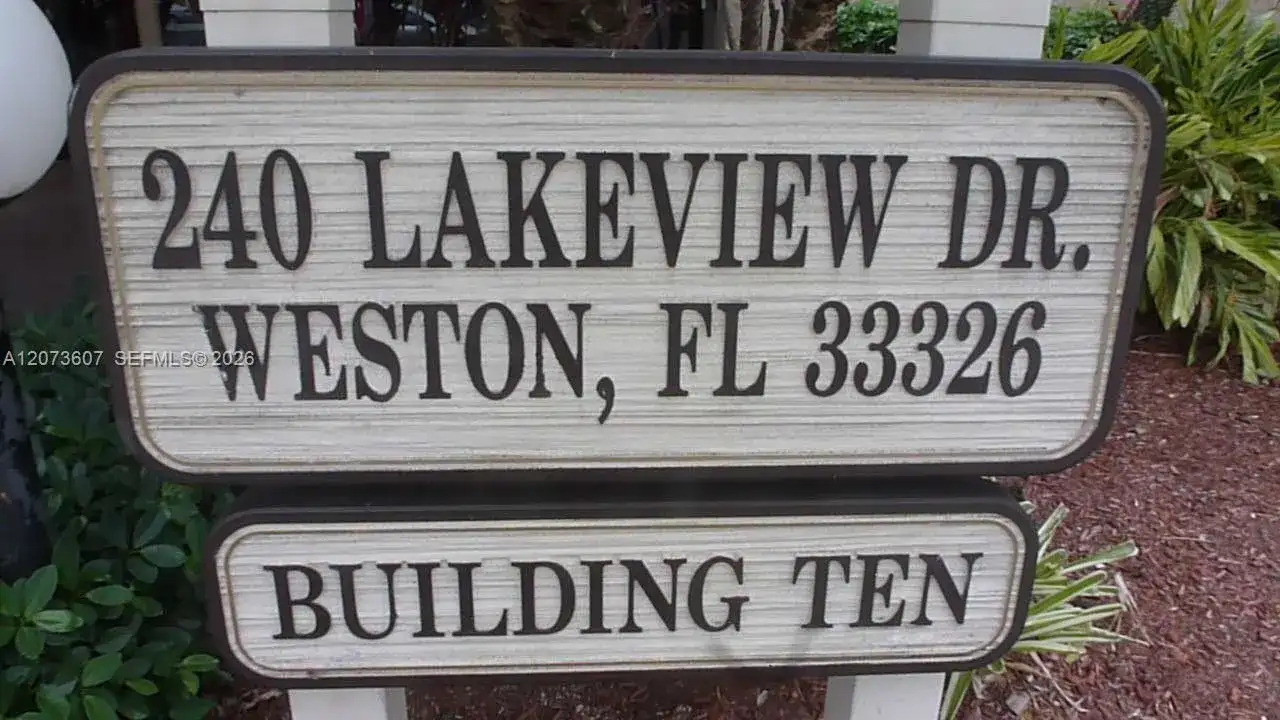 240 Lakeview Dr # 109, Weston FL 33326 photo 2