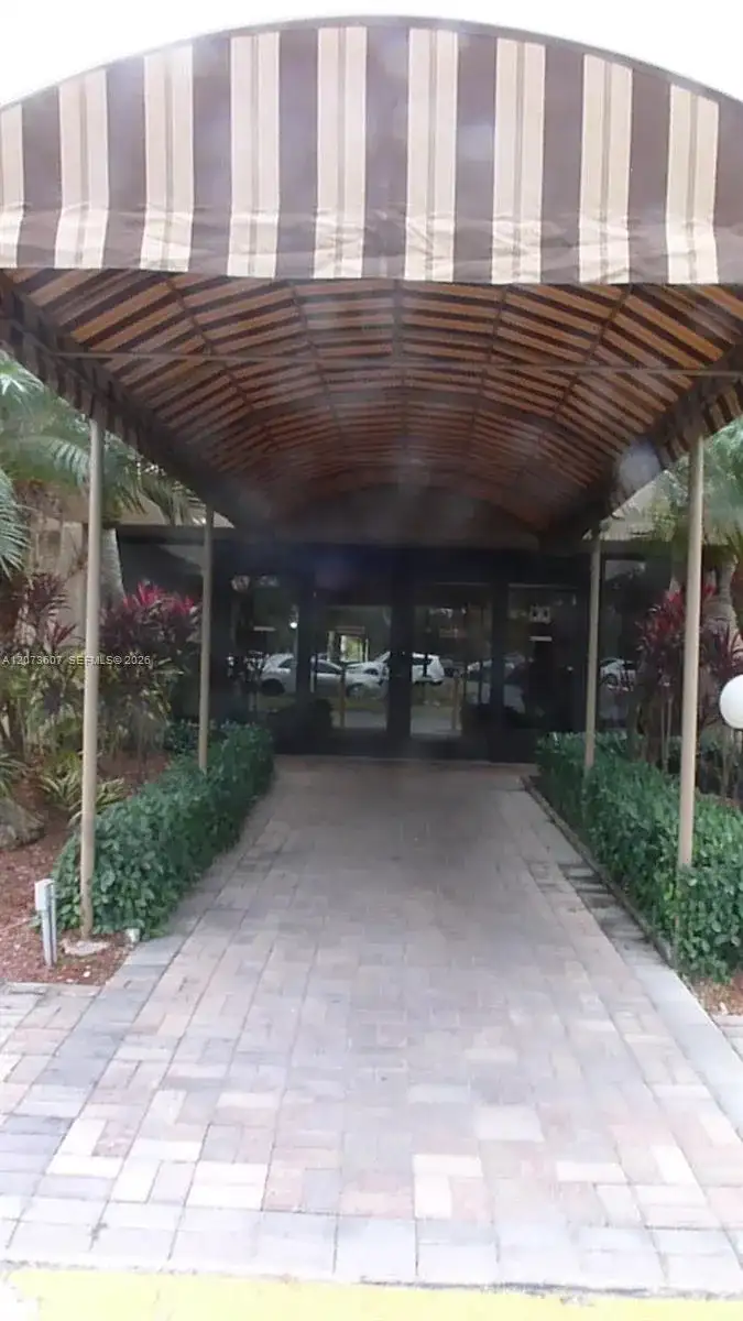 240 Lakeview Dr # 109, Weston FL 33326 photo 3