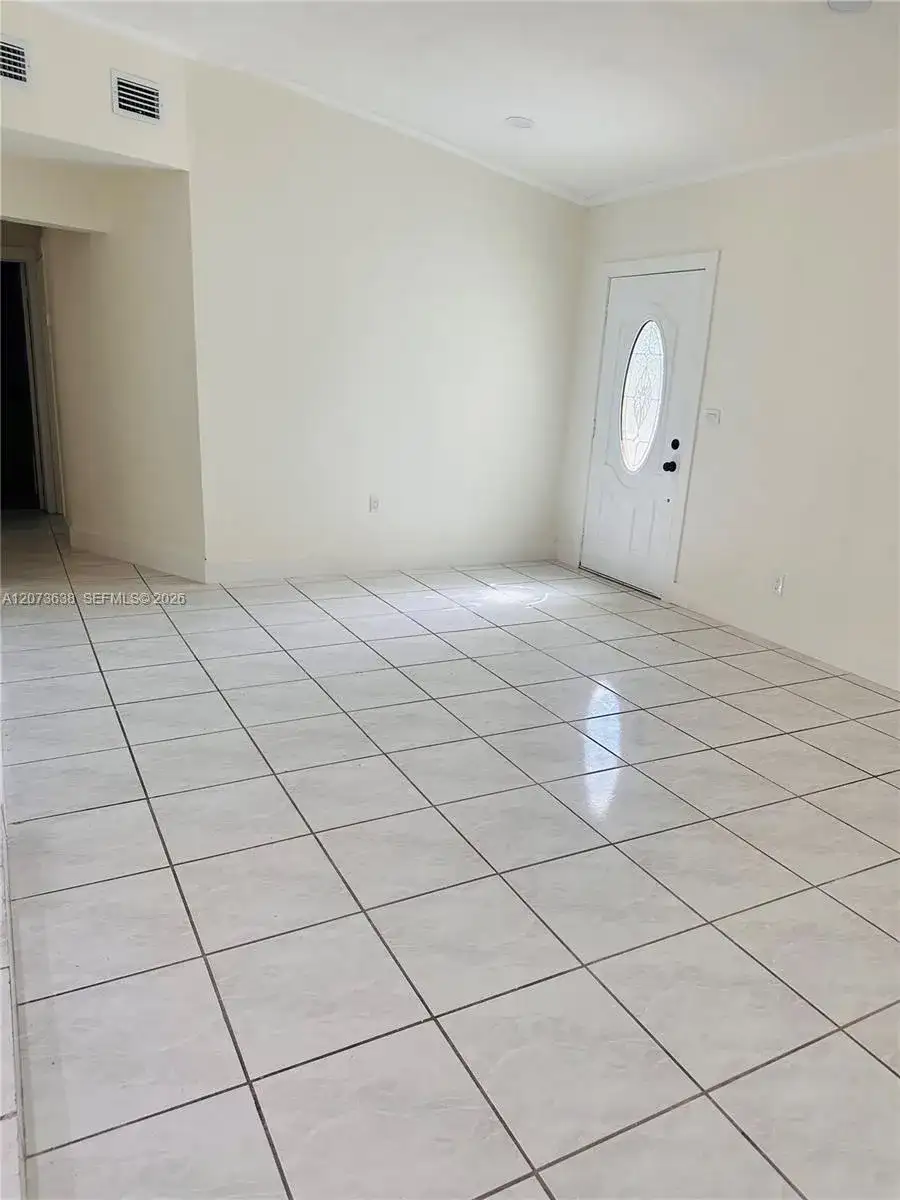 17521 NE 4th Ave, Miami FL 33162 photo 4