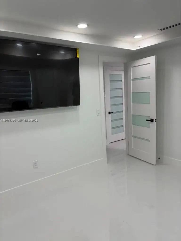 464 Minola Dr, Miami Springs FL 33166 photo 3