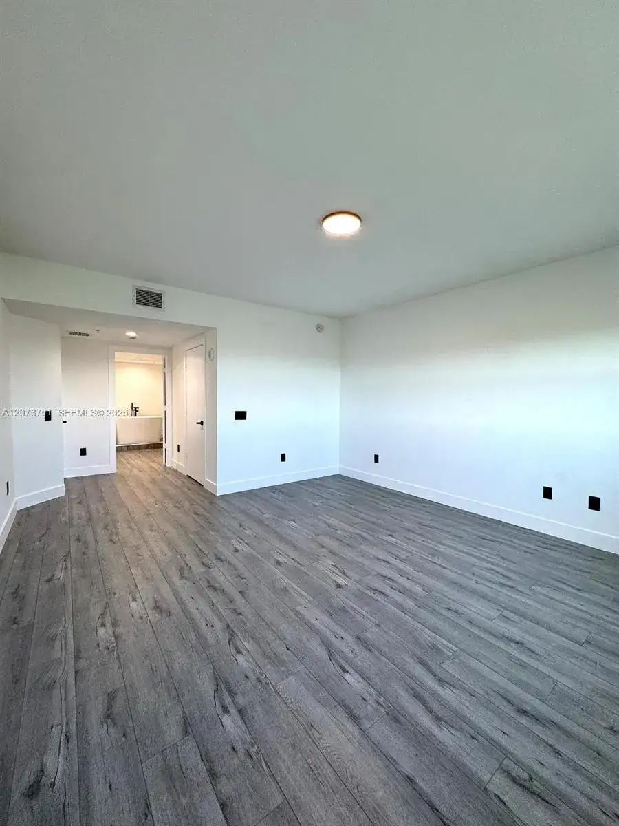 15051 Royal Oaks Ln # 1403, North Miami FL 33181 photo 3