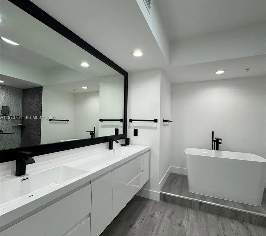 15051 Royal Oaks Ln # 1403, North Miami FL 33181