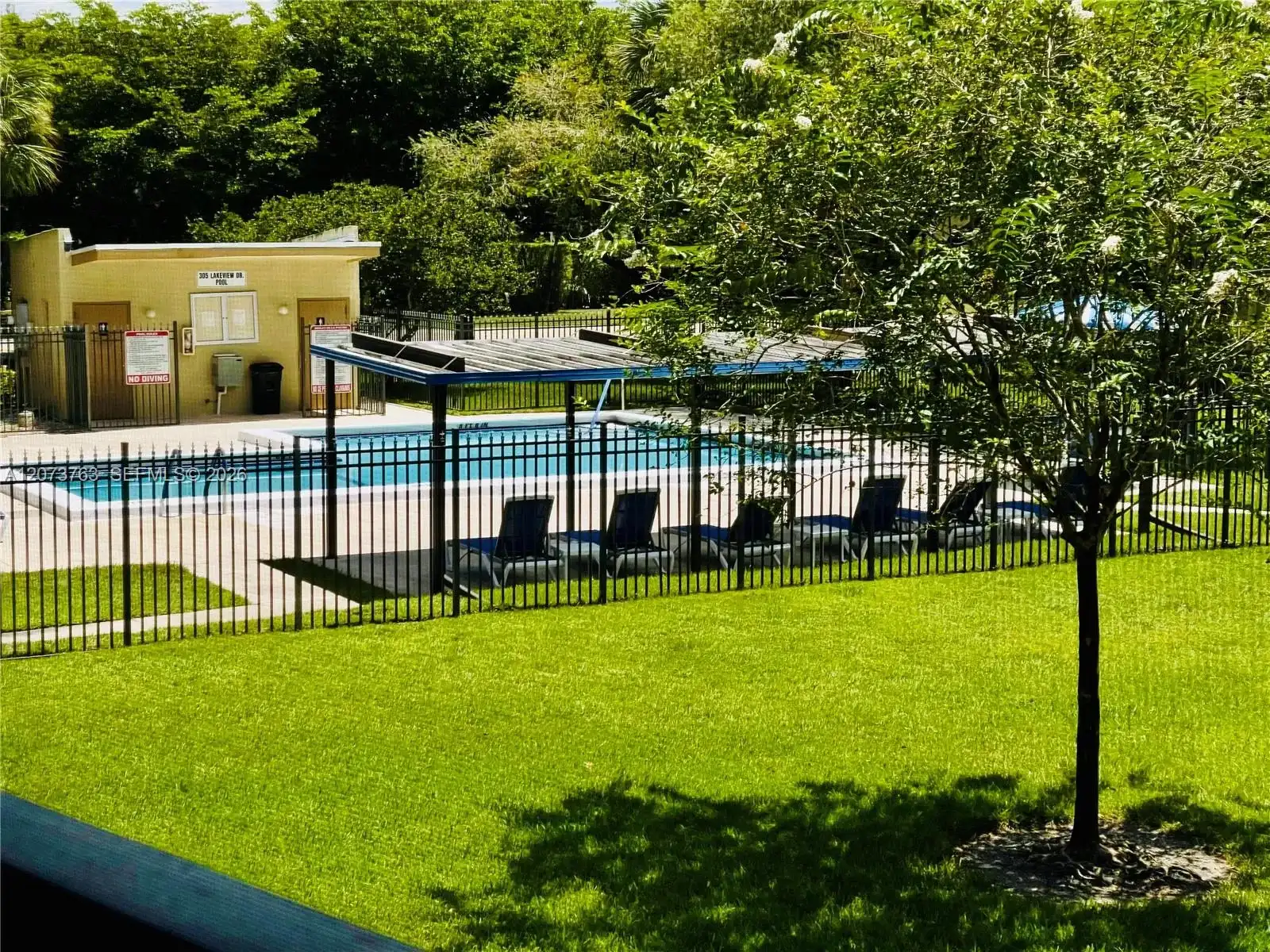 307 Lakeview Dr # 202, Weston FL 33326
