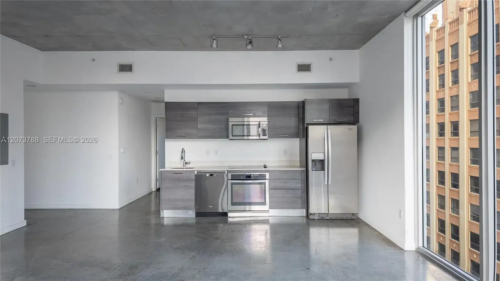 151 SE 1st St # 811, Miami FL 33131 photo 4