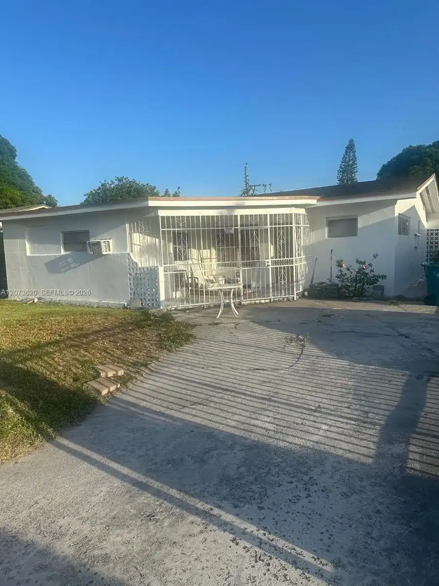 864 NW 116th St, Miami FL 33168