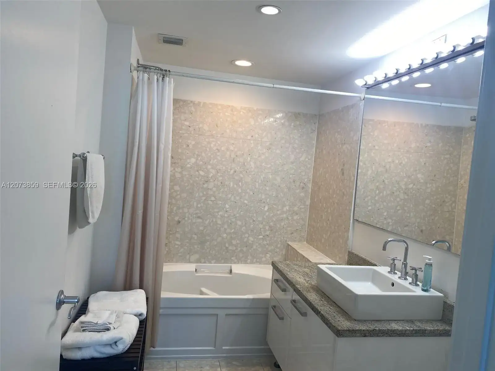 185 SW 7th St # 1607, Miami FL 33130 photo 5