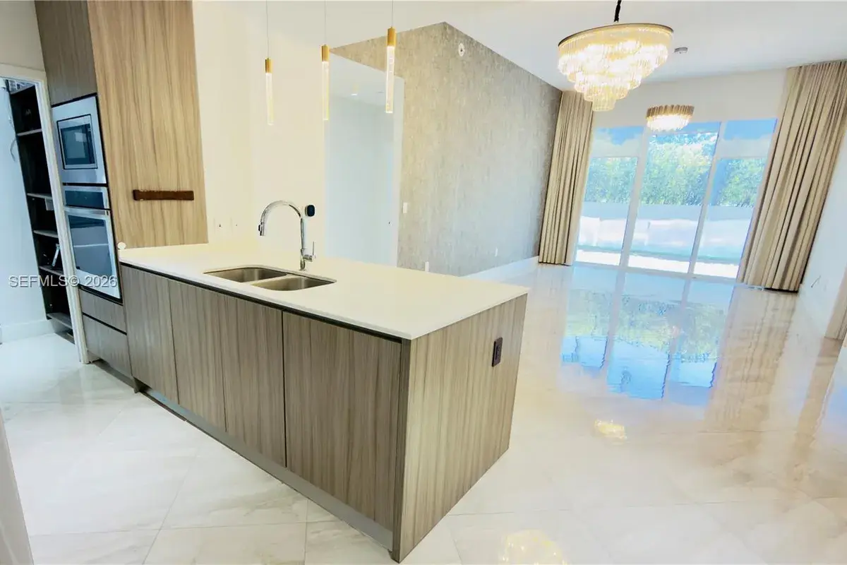 600 NE 27th St # 604, Miami FL 33137