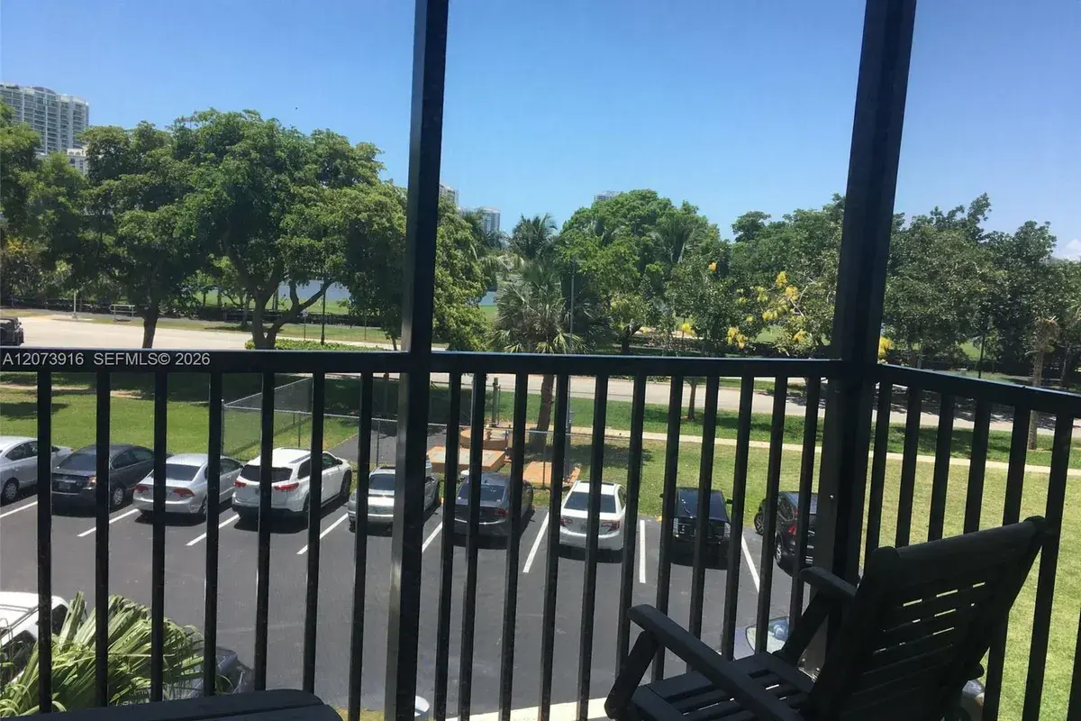 3475 N Country Club Dr # 309, Aventura FL 33180
