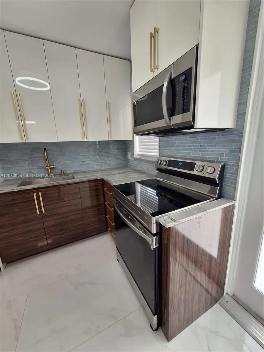 1420 Pennsylvania Ave # 409, Miami Beach FL 33139 photo 4