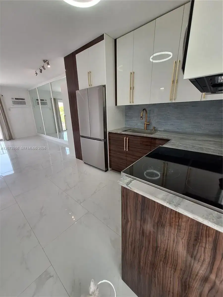 1420 Pennsylvania Ave # 409, Miami Beach FL 33139 photo 5