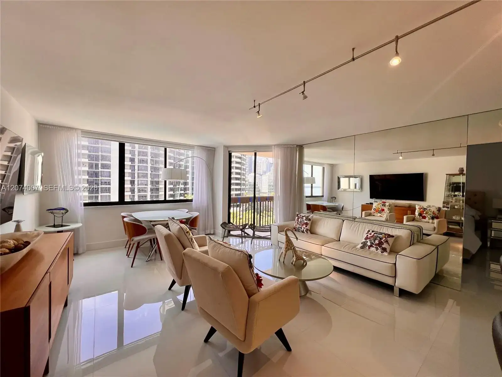 540 Brickell Key Dr # 919, Miami FL 33131 photo 2
