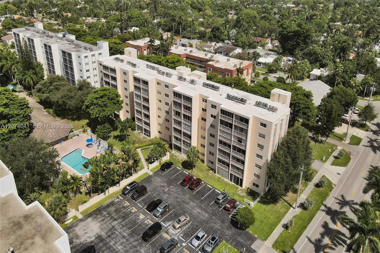 1001 NE 14th Ave # 402, Hallandale Beach FL 33009 photo 2
