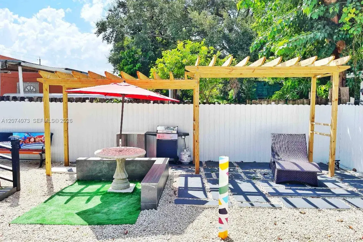 1021 NW 30th St, Miami FL 33127