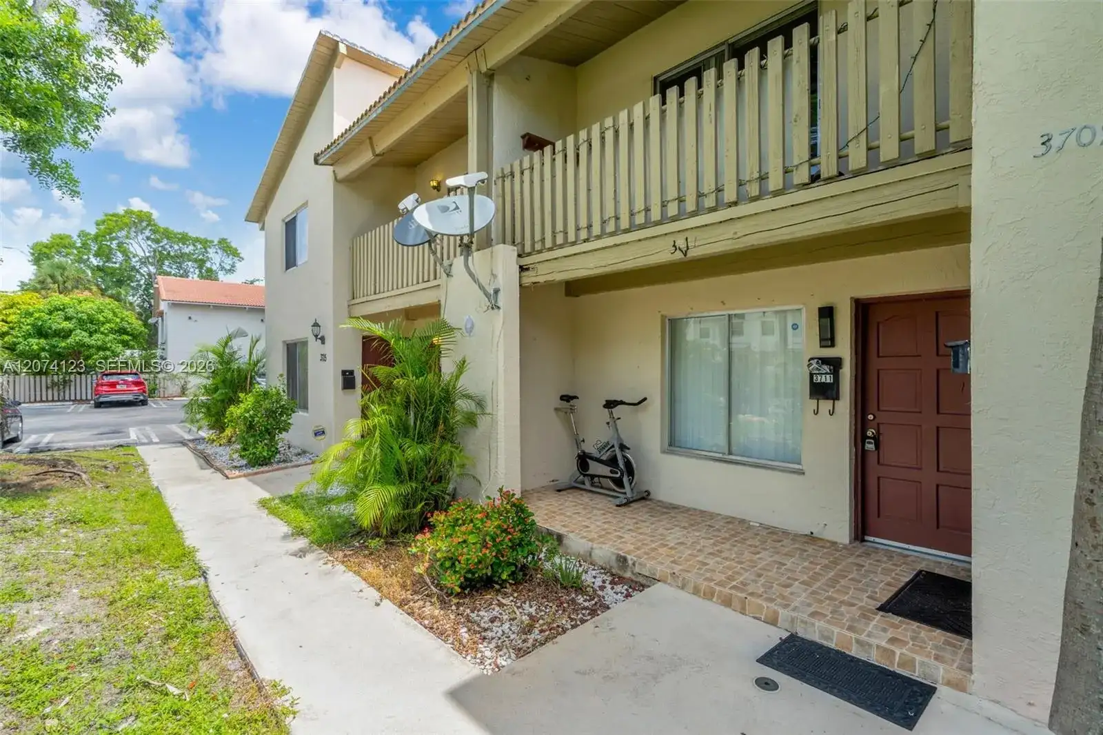 3711 Riverside Dr, Coral Springs FL 33065 photo 2