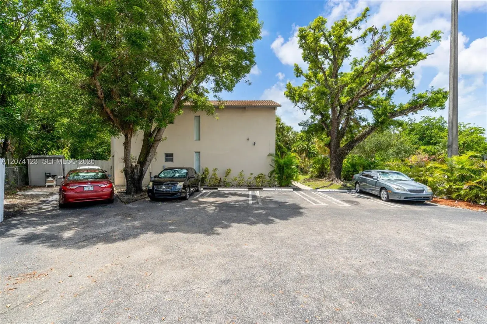 3711 Riverside Dr, Coral Springs FL 33065