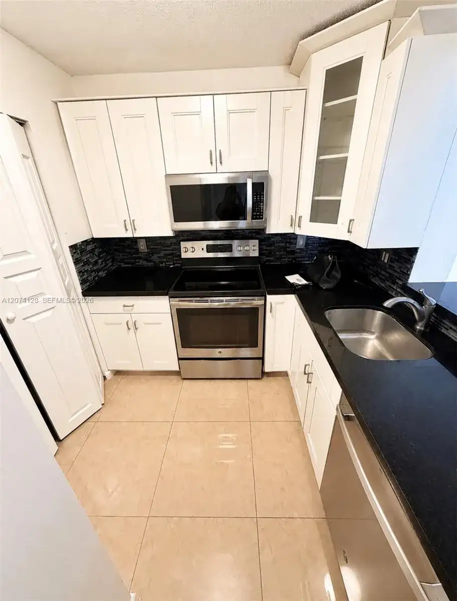 2721 Ocean Club Blvd # 201, Hollywood FL 33019 photo 5