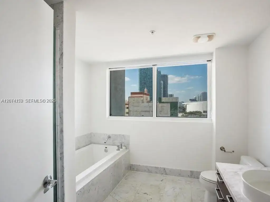 244 Biscayne Blvd # 1002, Miami FL 33132 photo 5