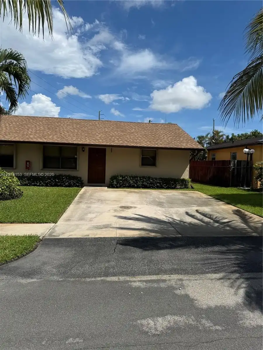 278 SW 7th St # 1, Dania Beach FL 33004