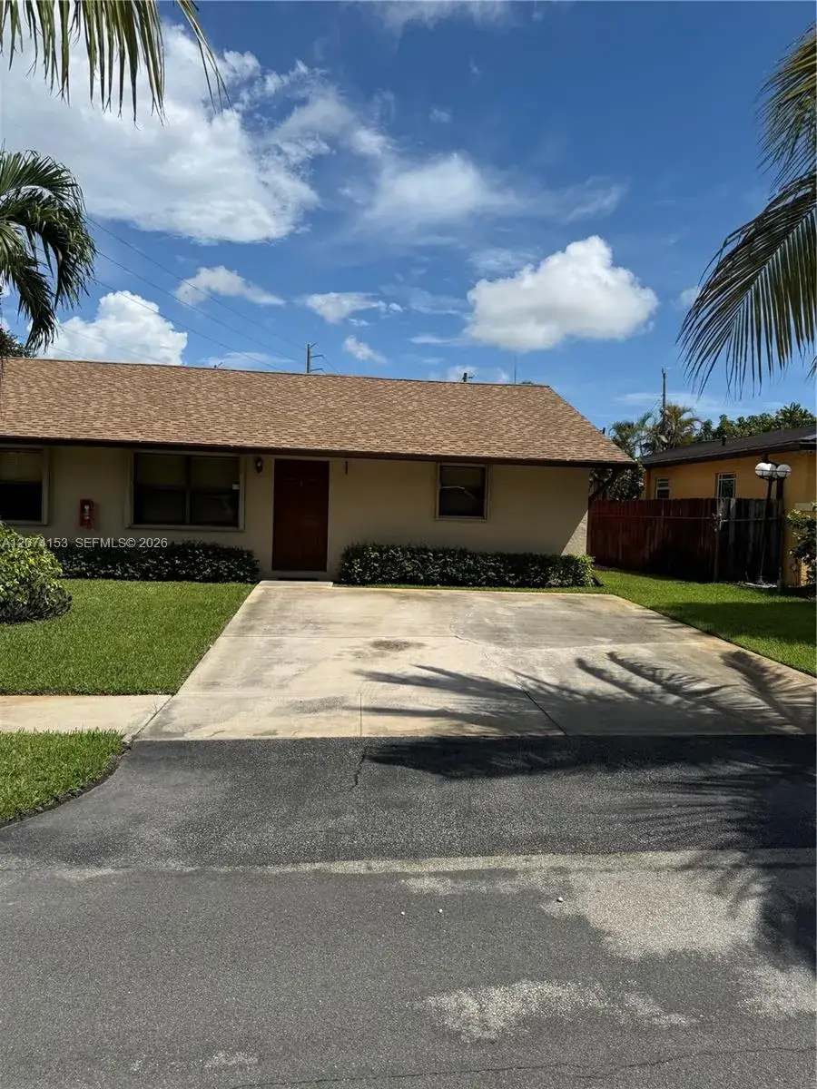 278 SW 7th St # 1, Dania Beach FL 33004