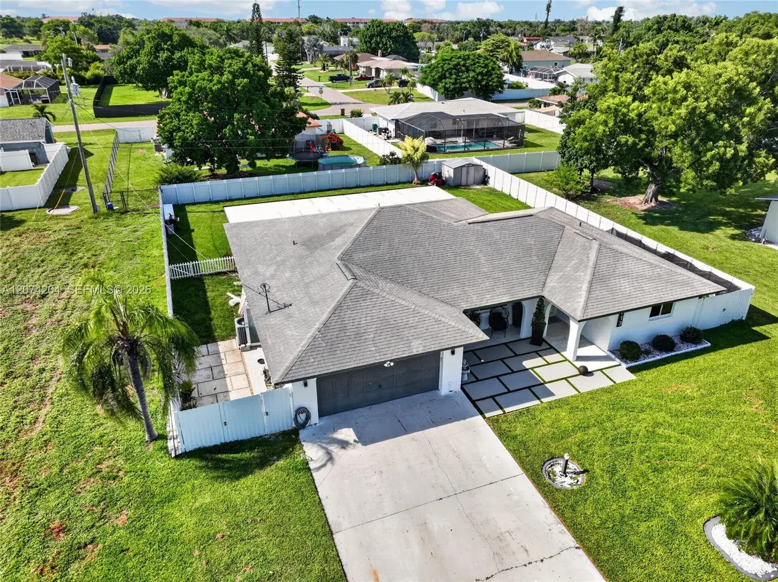 713 se, Cape Coral FL 33904