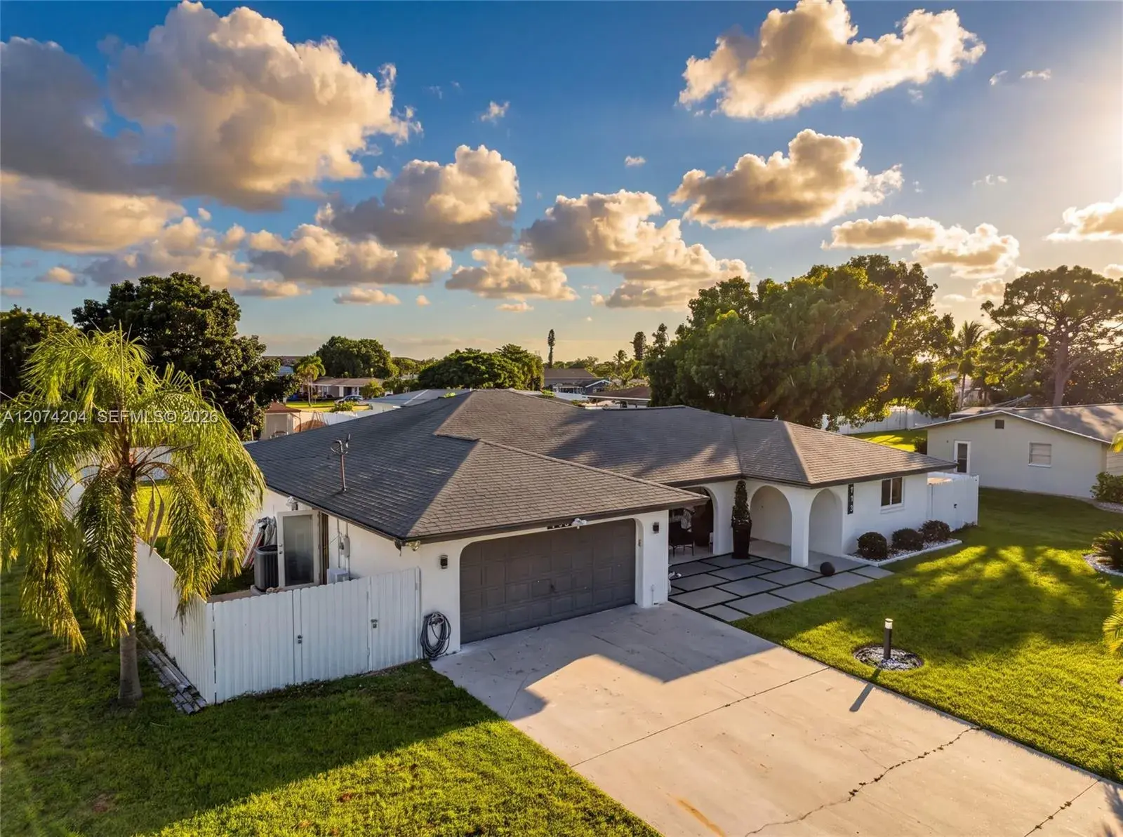 713 se, Cape Coral FL 33904