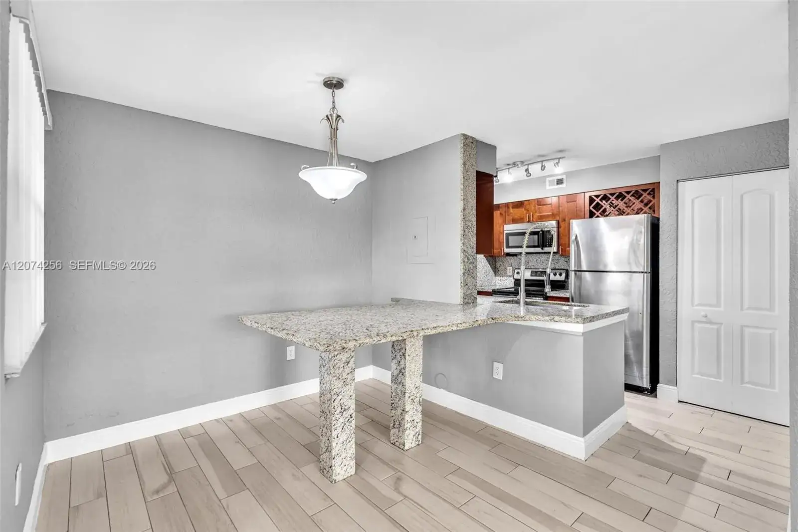 2803 N Oakland Forest Dr # 206, Oakland Park FL 33309