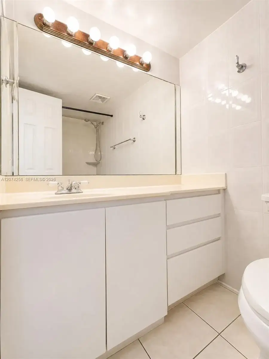 724 NE 4th St # 3, Hallandale Beach FL 33009 photo 3