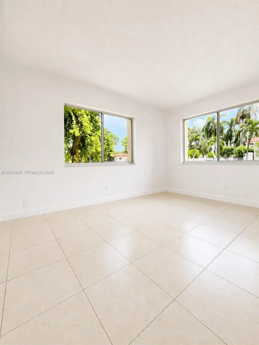 724 NE 4th St # 3, Hallandale Beach FL 33009 photo 4
