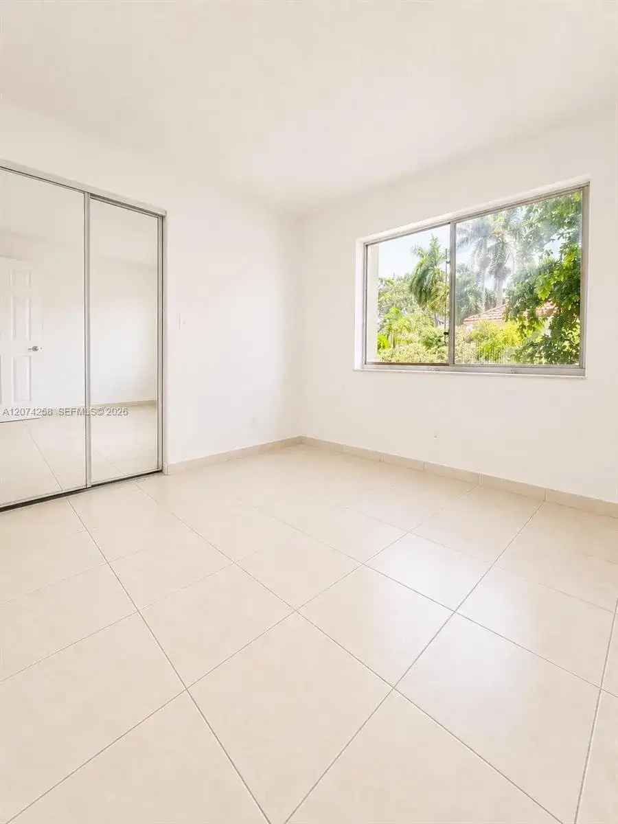 724 NE 4th St # 3, Hallandale Beach FL 33009 photo 5