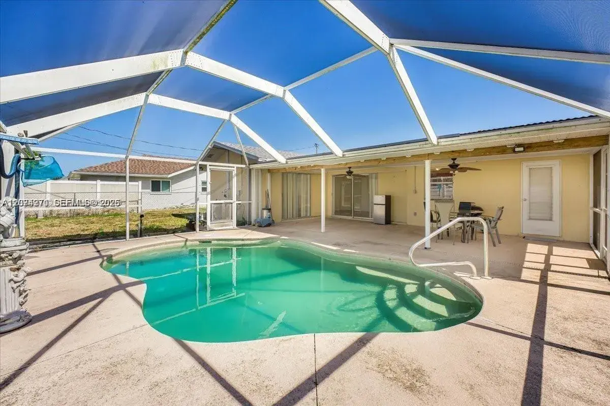915 SE 20th ST, Cape Coral FL 33990