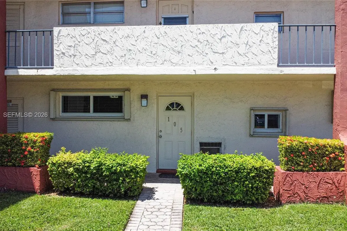 300 S Hollybrook Dr # 105, Pembroke Pines FL 33025