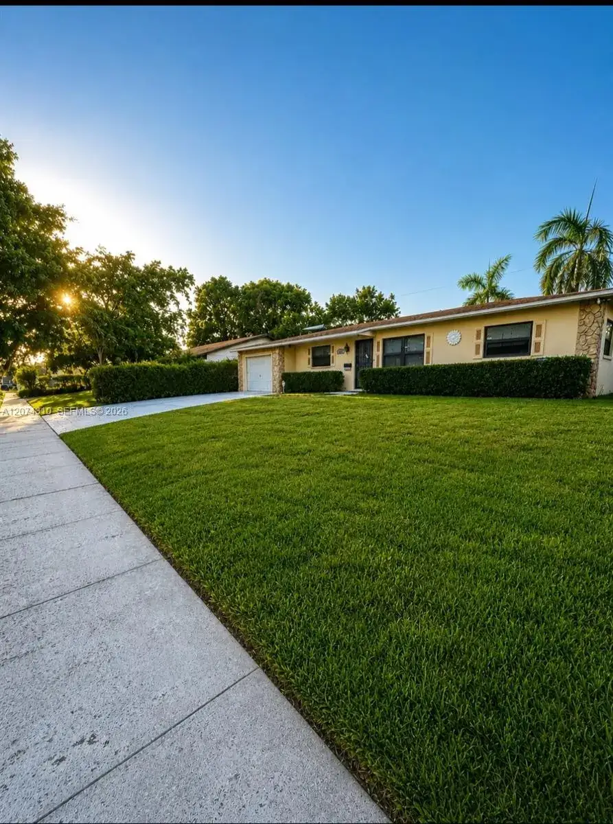 539 Sabal Palm Dr, Lake Park FL 33403