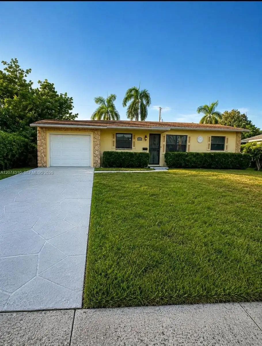 539 Sabal Palm Dr, Lake Park FL 33403 photo 2