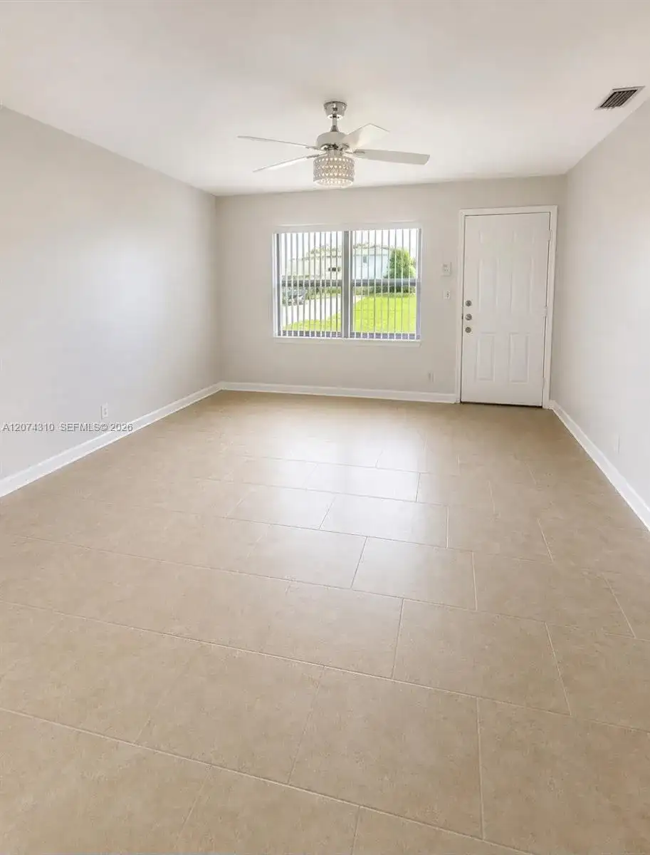 539 Sabal Palm Dr, Lake Park FL 33403 photo 4
