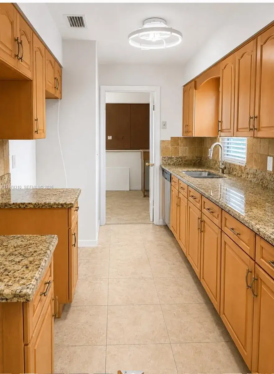 539 Sabal Palm Dr, Lake Park FL 33403 photo 5